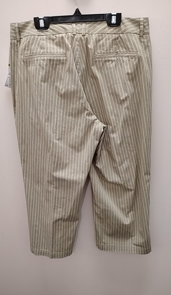 Size 14 Dockers Capris