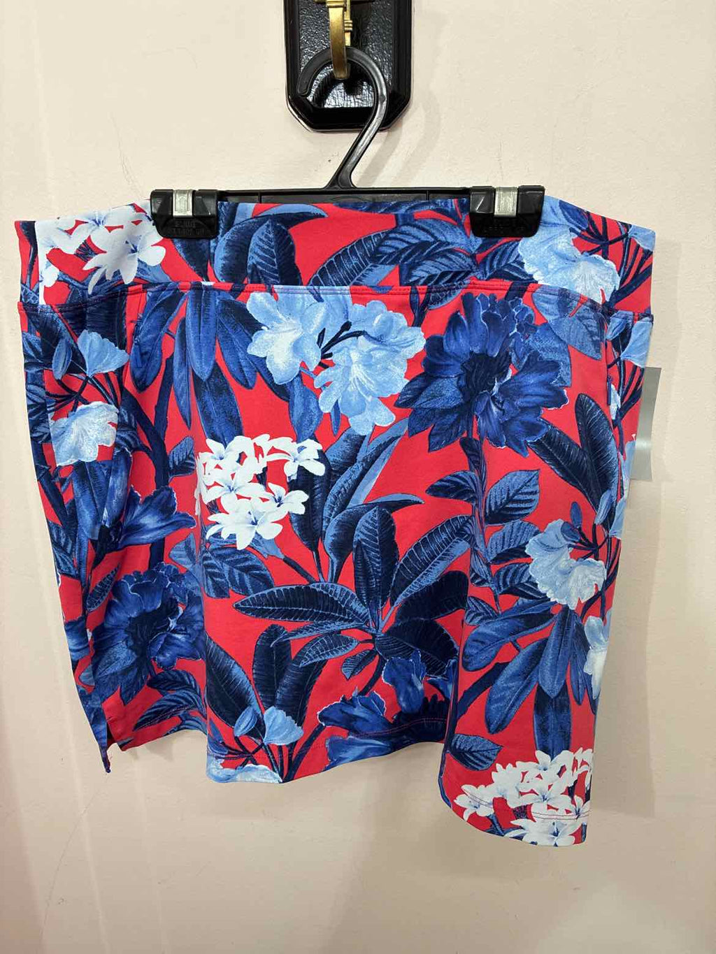 Size M Tommy Bahama Skort