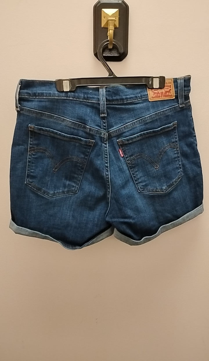 Size 8 Levi Shorts