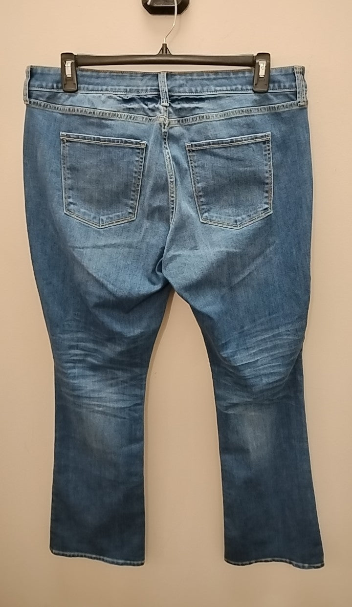 Back view of Size 17 Arizona Jeans in medium wash denim, showcasing solid cotton fabric and NWT condition.