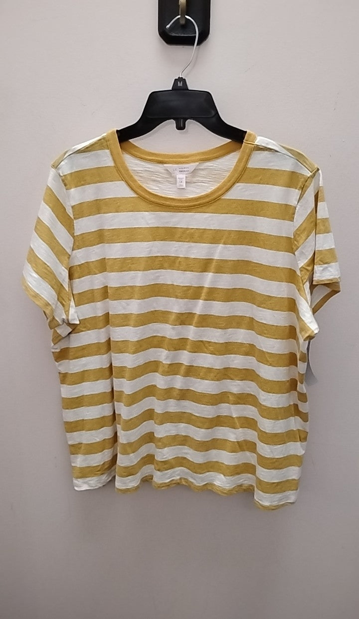 Size 1X Lauren Conrad T-shirt