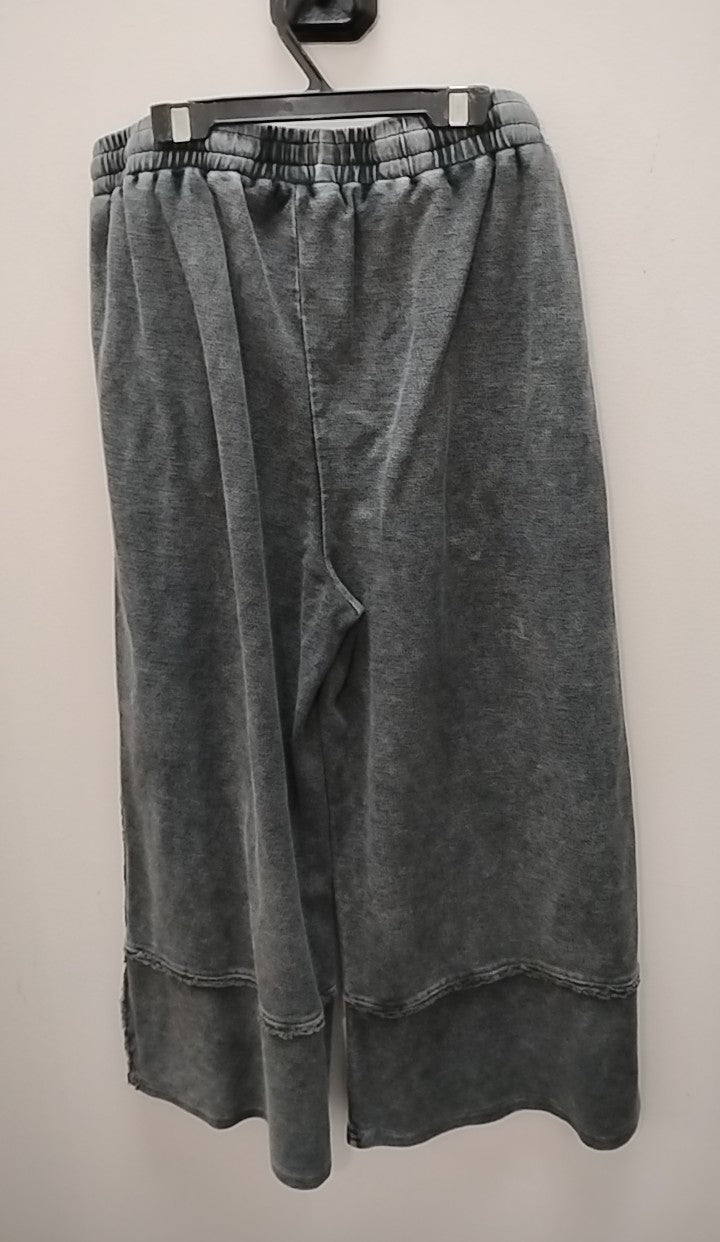 Size M Easel Pants