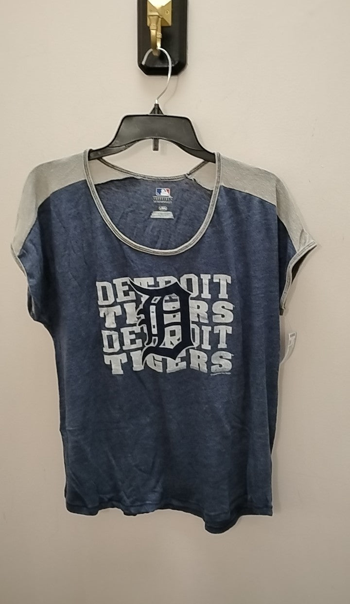 Size L MLB T-shirt
