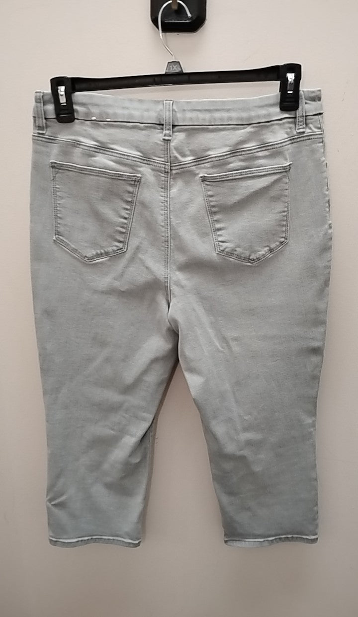 Size M/L Chicos Jeans