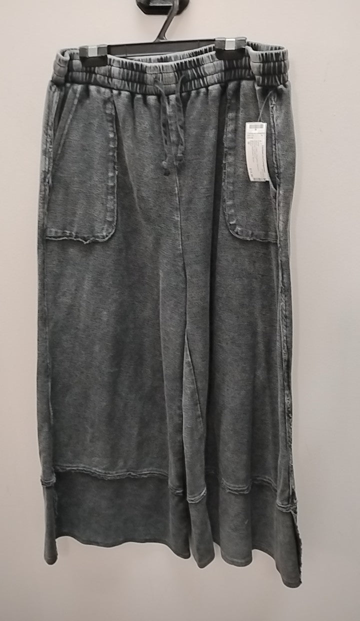 Size M Easel Pants