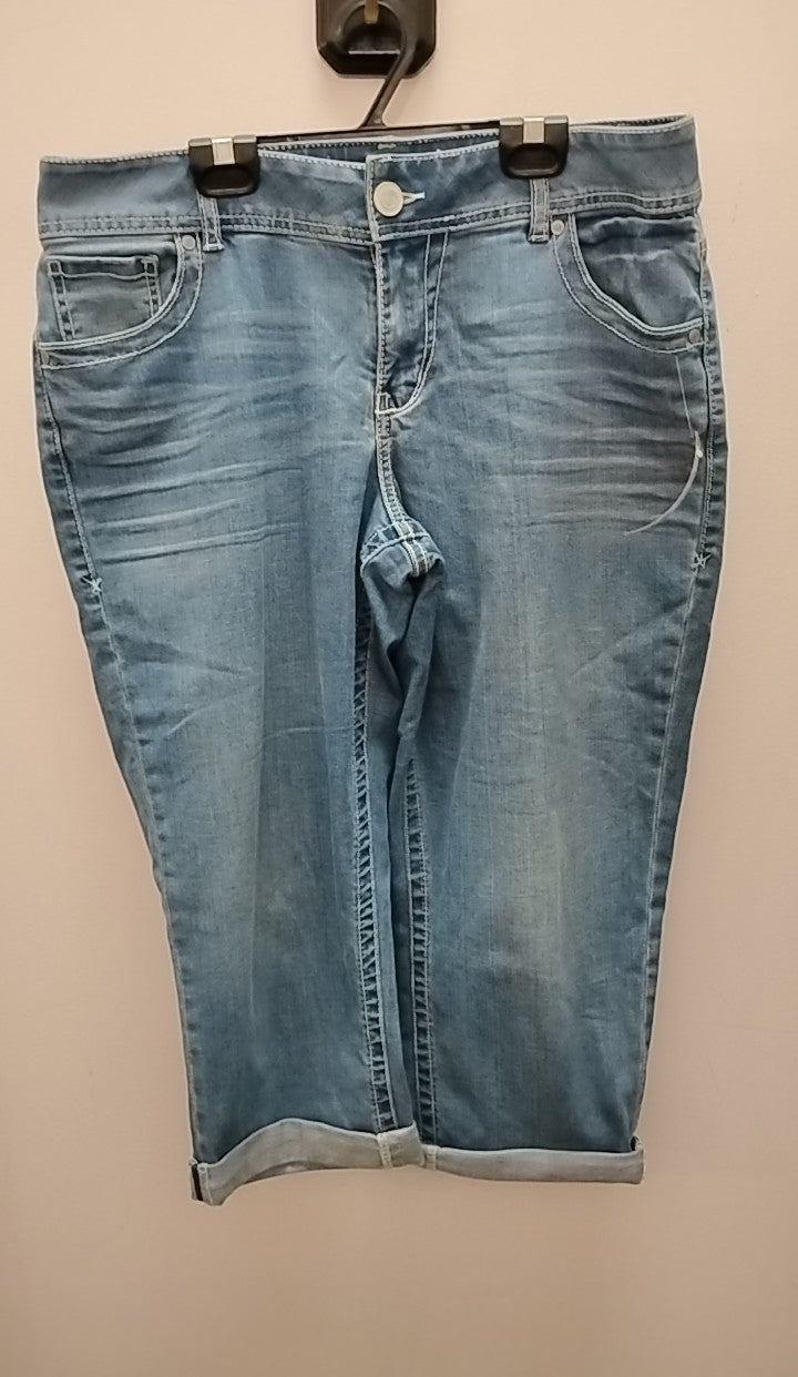 Size 14 Lane Bryant Capris
