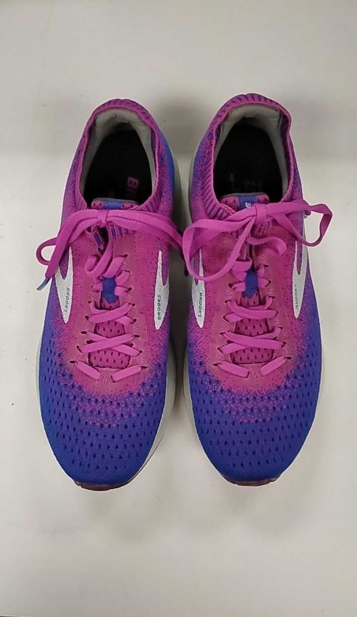 7.5 Brooks Sneakers