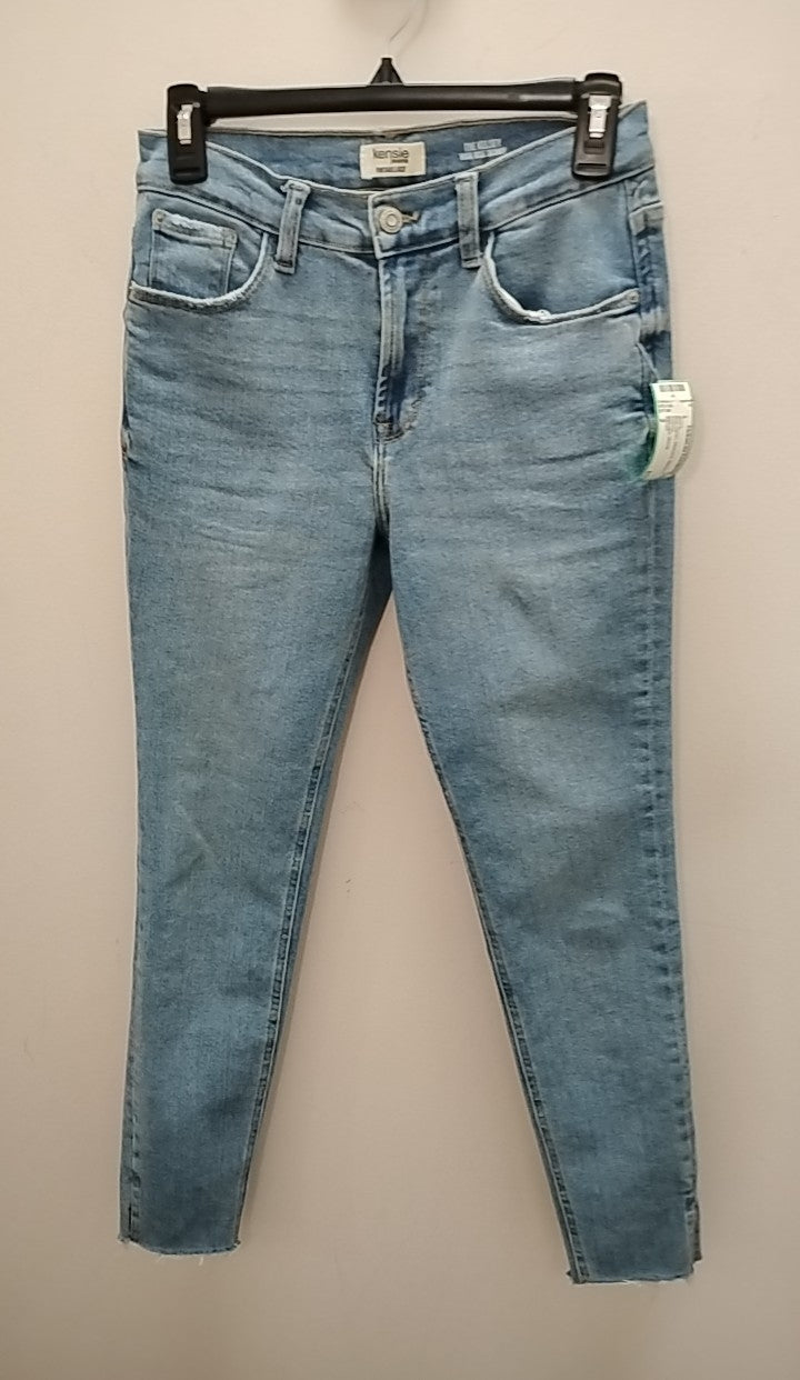 Size 2 Kensie Jeans on hanger from Clothesline Consignment, showcasing a stylish denim piece for casual outfits.